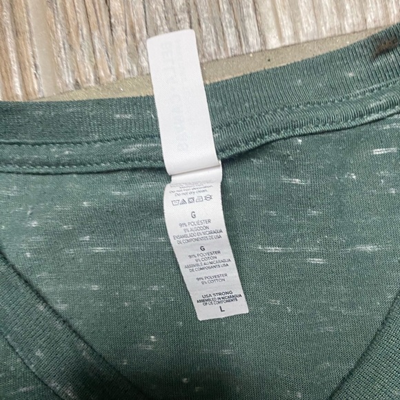 🎁Bella Canvas Green Speckled V-Neck Tee - Picture 3 of 3